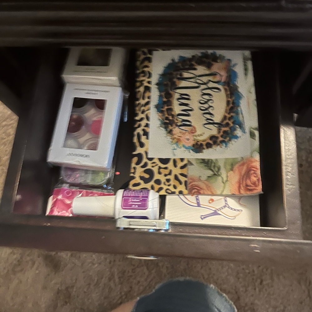 Manicure table - Picture 8 of 11